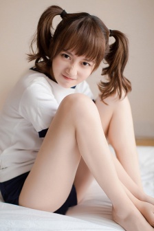 日本脱了乳罩让男人吃奶